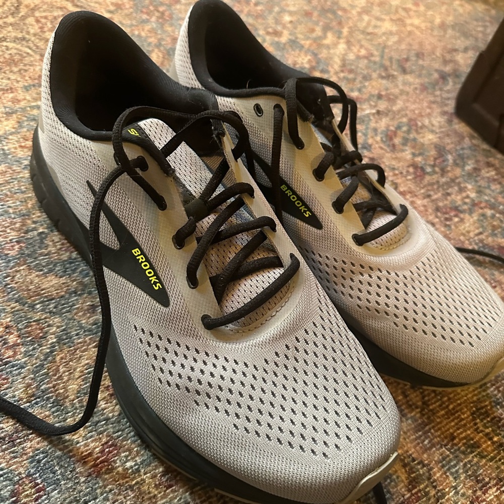 Brooks Men's Black and Gray Athletic Shoes